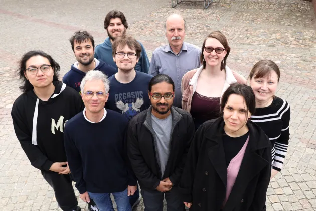 Atlas forskargruppen i Lund. Bakre raden: Samuel Kattaya & Lennart Österman. Mitten: Georgios Floros, Joey Staa, Hannah Herde & Else Lytken. Främre raden: Xintong Yu, Frank Fielder, Nairit Sur & Lara Calic. Foto: Johan Lindskoug.