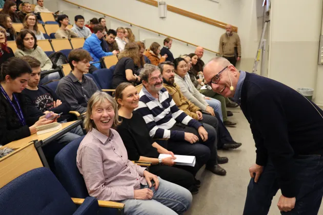 Studierektor Martin Magnusson var på plats, tillsammans med forskare och lärare på fysiska institutionen. På nedersta raden Oxana Smirnova, Malin Sjödahl och Andreas Wacker. Foto: Johan Lindskoug